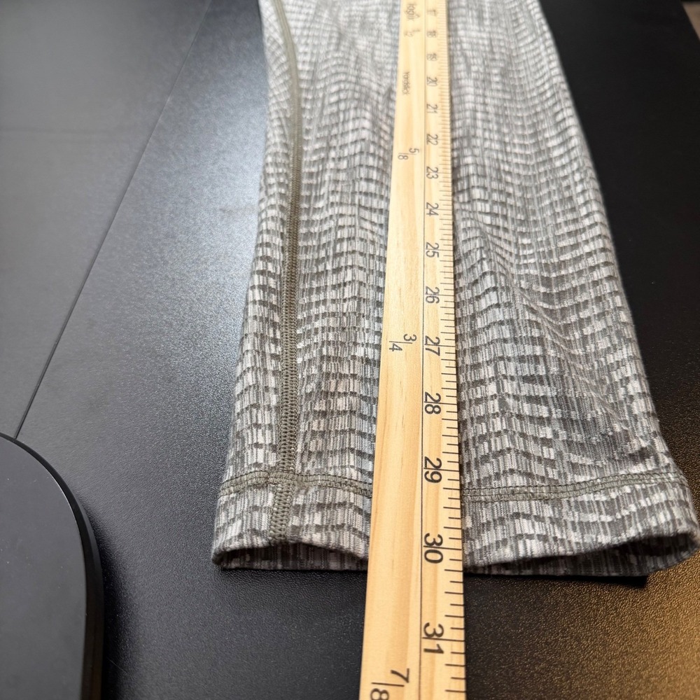 Lululemon High Rise Crop Leggings Grey White Geometric Print Size 10 - Picture 6 of 7
